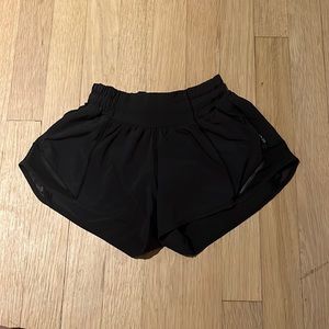 Lululemon Black Hotty Hot 2.5 shorts | size 0